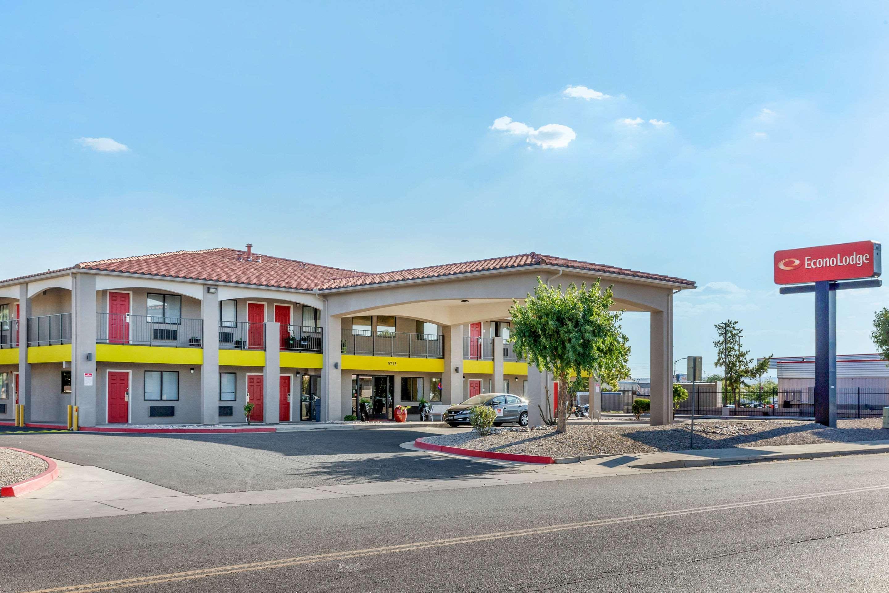 Econo Lodge West - Coors Blvd Albuquerque Exterior photo