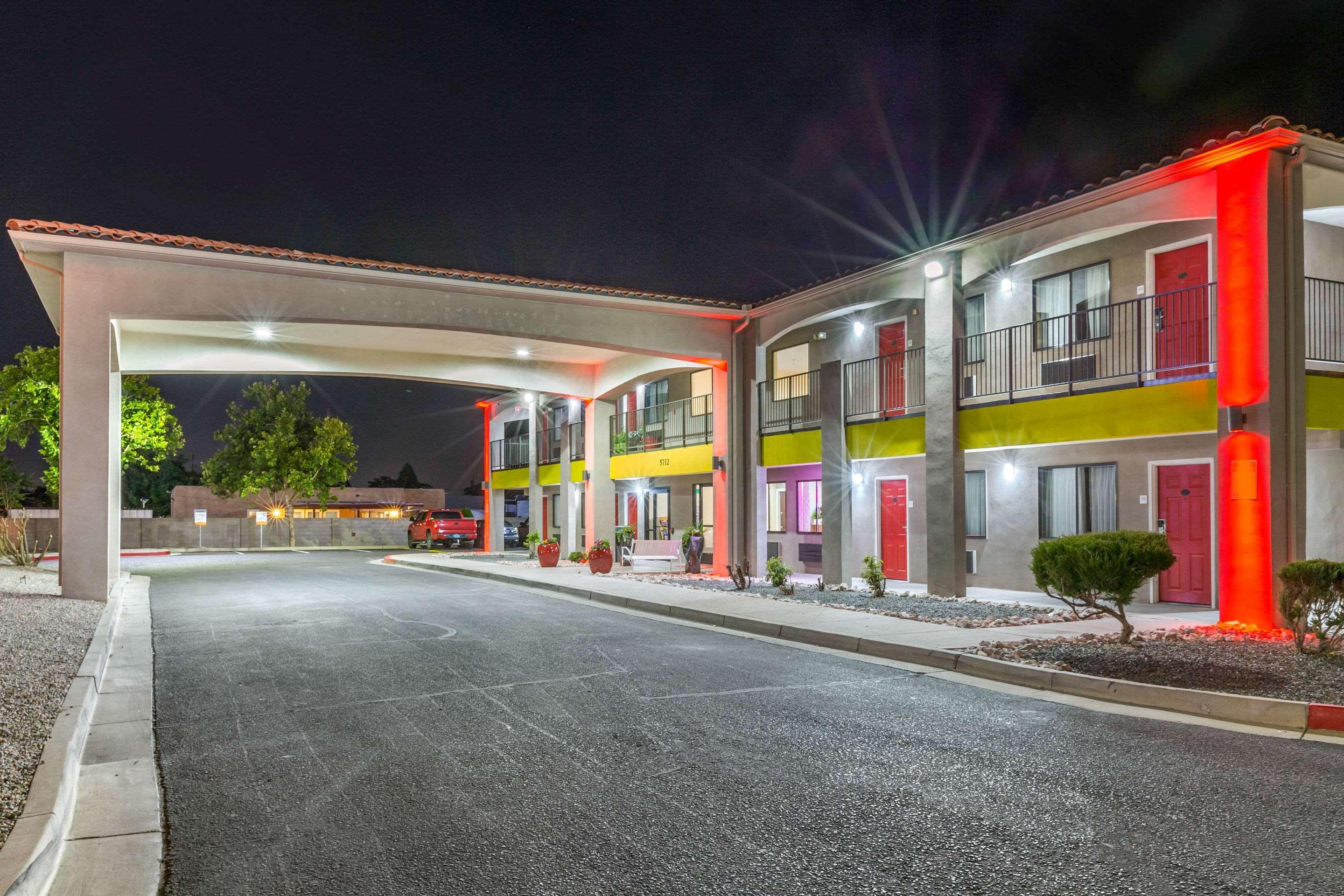 Econo Lodge West - Coors Blvd Albuquerque Exterior photo